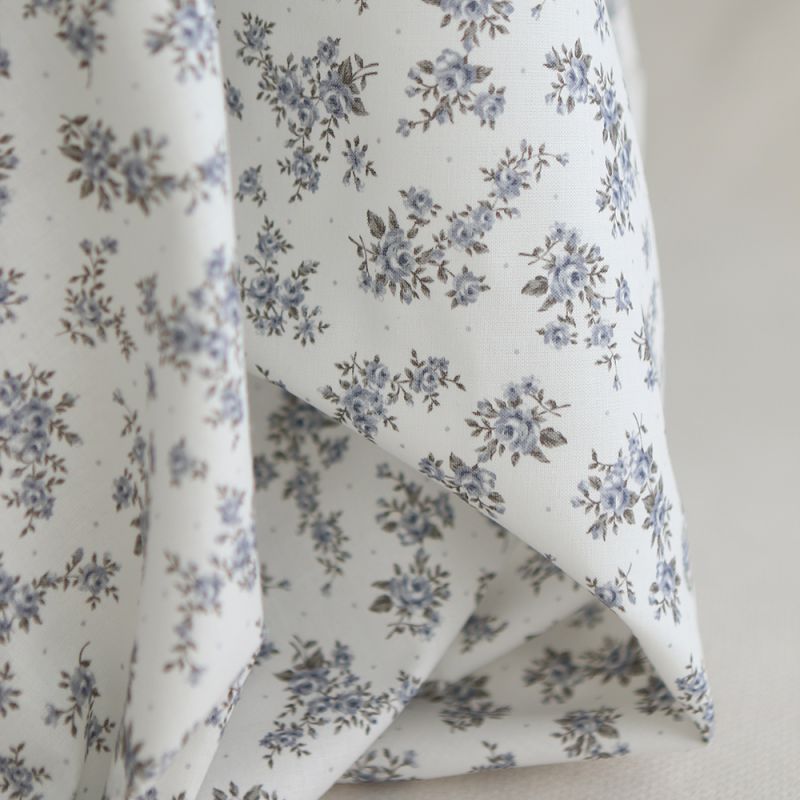 Lilou - Popeline douce coton BIO organique fond blanc imprimé exclusif vert et bleu