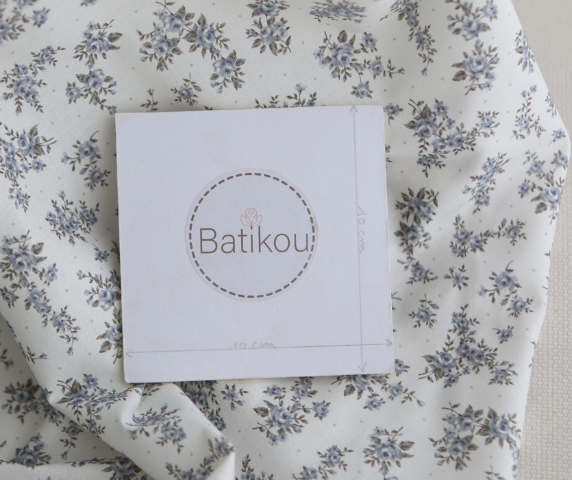 Lilou - Popeline douce coton BIO organique fond blanc imprimé exclusif vert et bleu