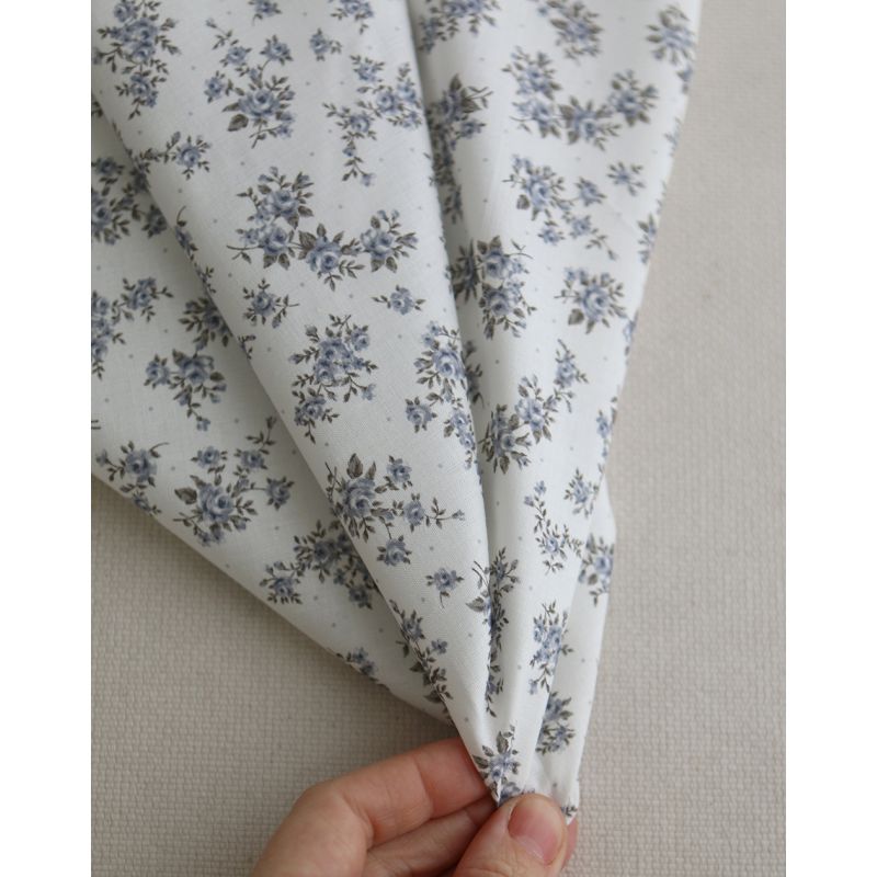 Lilou - Popeline douce coton BIO organique fond blanc imprimé exclusif vert et bleu