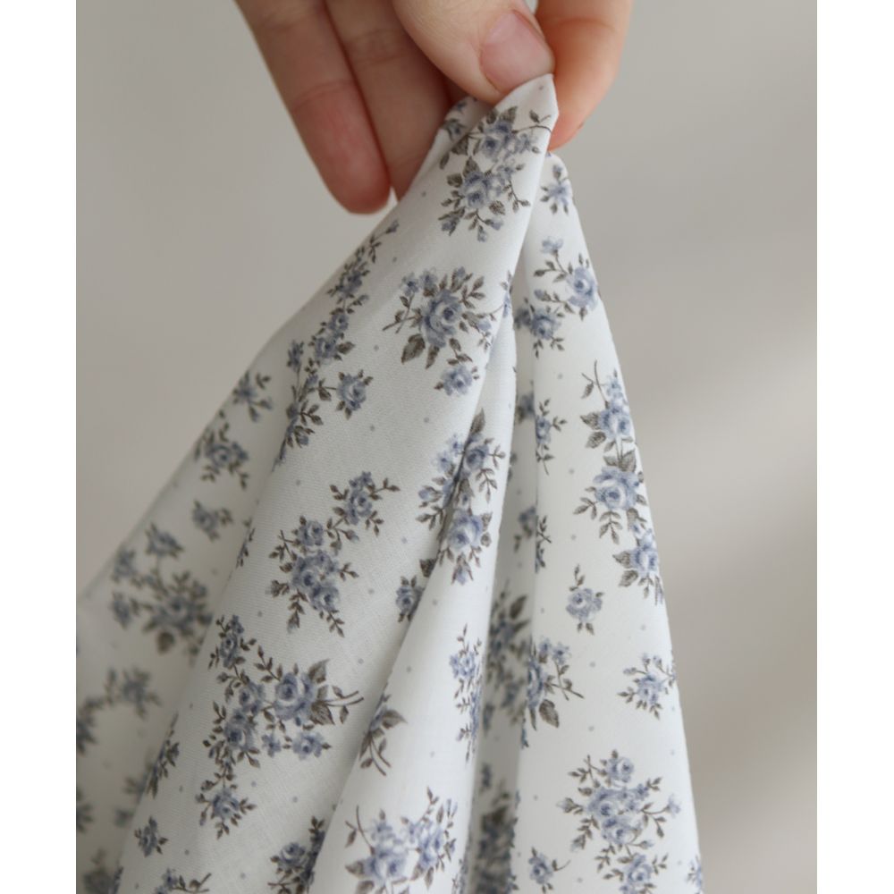 Lilou - Popeline douce coton BIO organique fond blanc imprimé exclusif vert et bleu