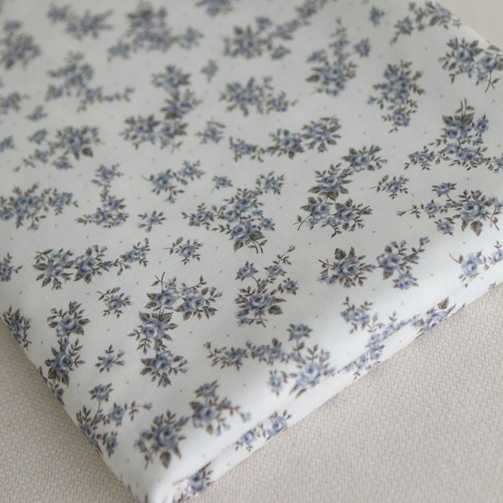 Lilou - Popeline douce coton BIO organique fond blanc imprimé exclusif vert et bleu