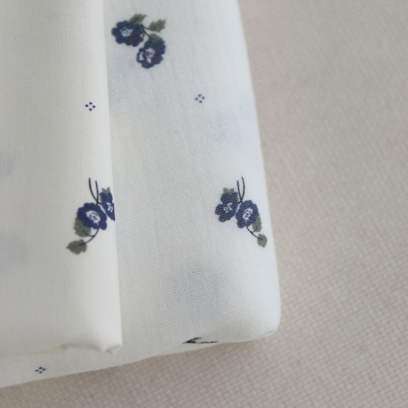 Hana - Double gaze de coton BIO fond blanc fleuri vert et bleu