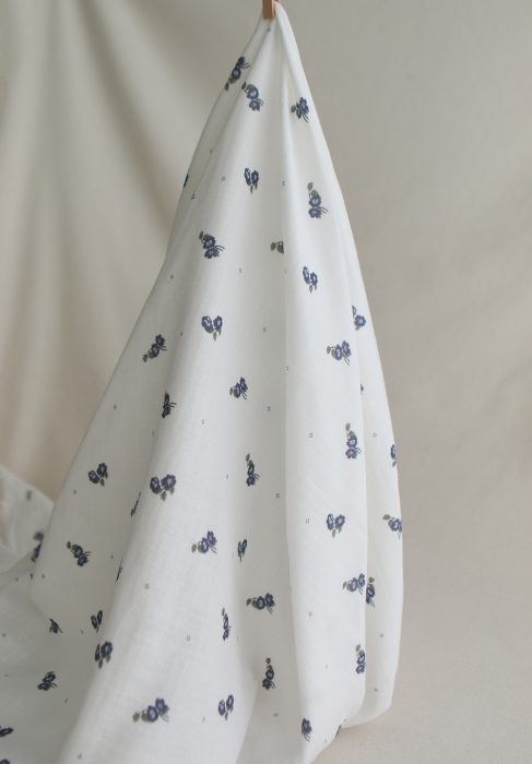 Hana - Double gaze de coton BIO fond blanc fleuri vert et bleu