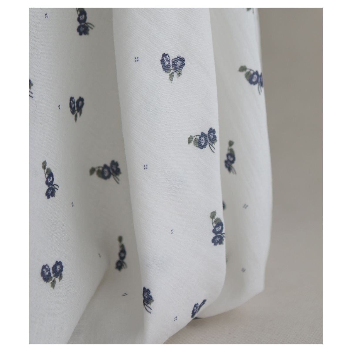 Hana - Double gaze de coton BIO fond blanc fleuri vert et bleu