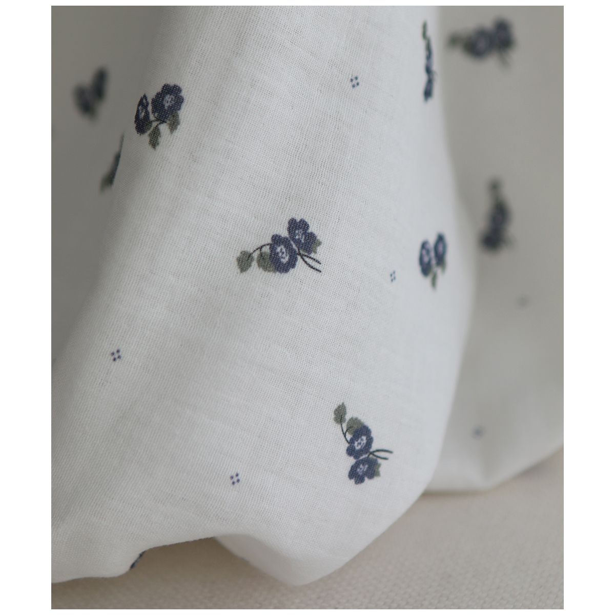 Hana - Double gaze de coton BIO fond blanc fleuri vert et bleu