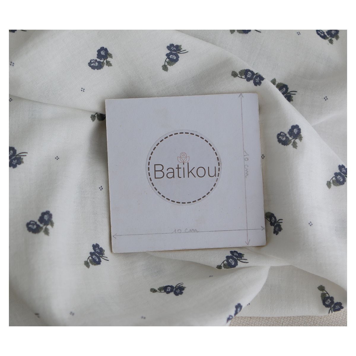 Hana - Double gaze de coton BIO fond blanc fleuri vert et bleu