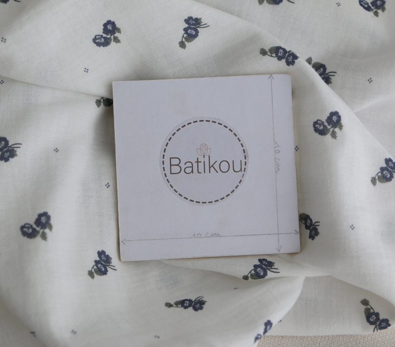 Hana - Double gaze de coton BIO fond blanc fleuri vert et bleu