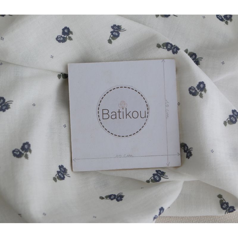 Hana - Double gaze de coton BIO fond blanc fleuri vert et bleu