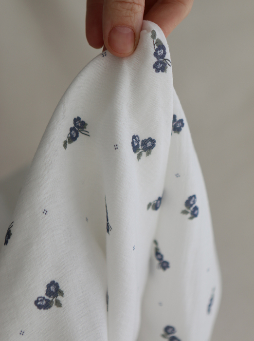 Hana - Double gaze de coton BIO fond blanc fleuri vert et bleu