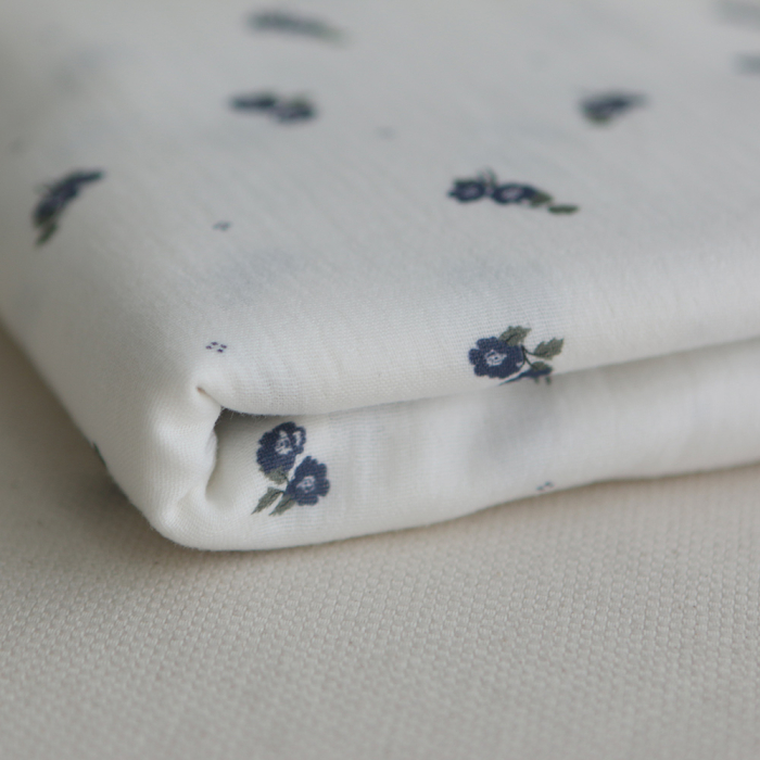 Hana - Double gaze de coton BIO fond blanc fleuri vert et bleu