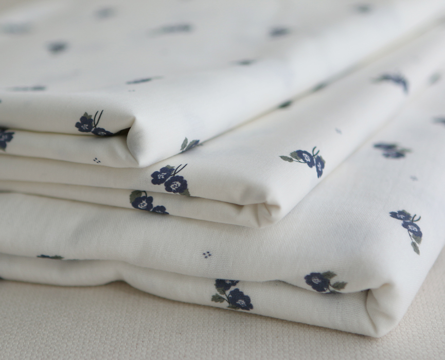 Hana - Double gaze de coton BIO fond blanc fleuri vert et bleu