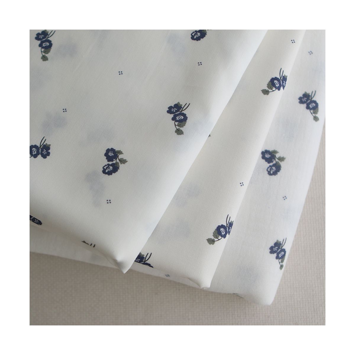 Hana - Double gaze de coton BIO fond blanc fleuri vert et bleu