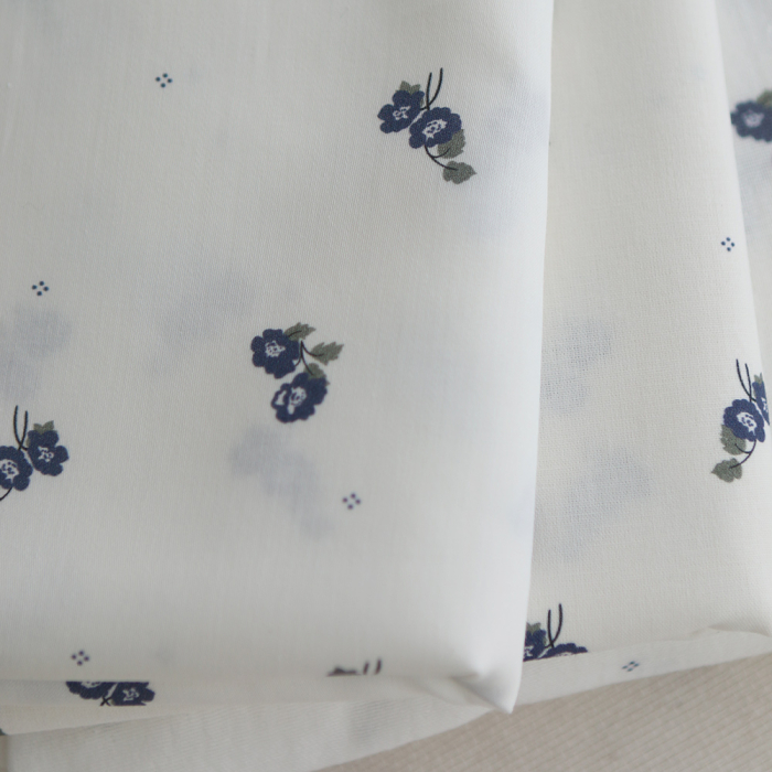 Hana - Batiste de coton douce à imprimé exclusif fleuri vert et bleu