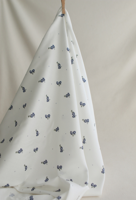 Hana - Batiste de coton douce à imprimé exclusif fleuri vert et bleu