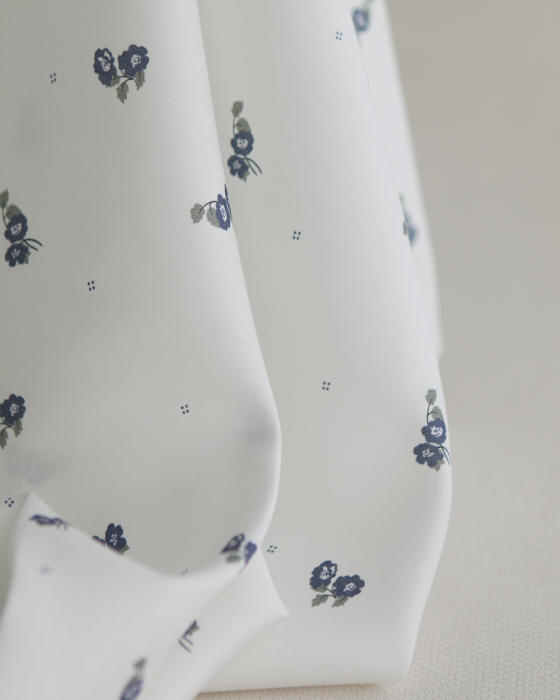 Hana - Batiste de coton douce à imprimé exclusif fleuri vert et bleu