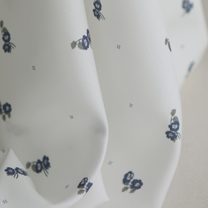 Hana - Batiste de coton douce à imprimé exclusif fleuri vert et bleu