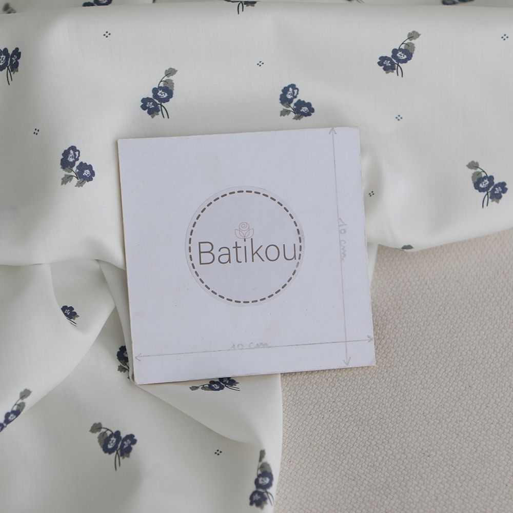 Hana - Batiste de coton douce à imprimé exclusif fleuri vert et bleu