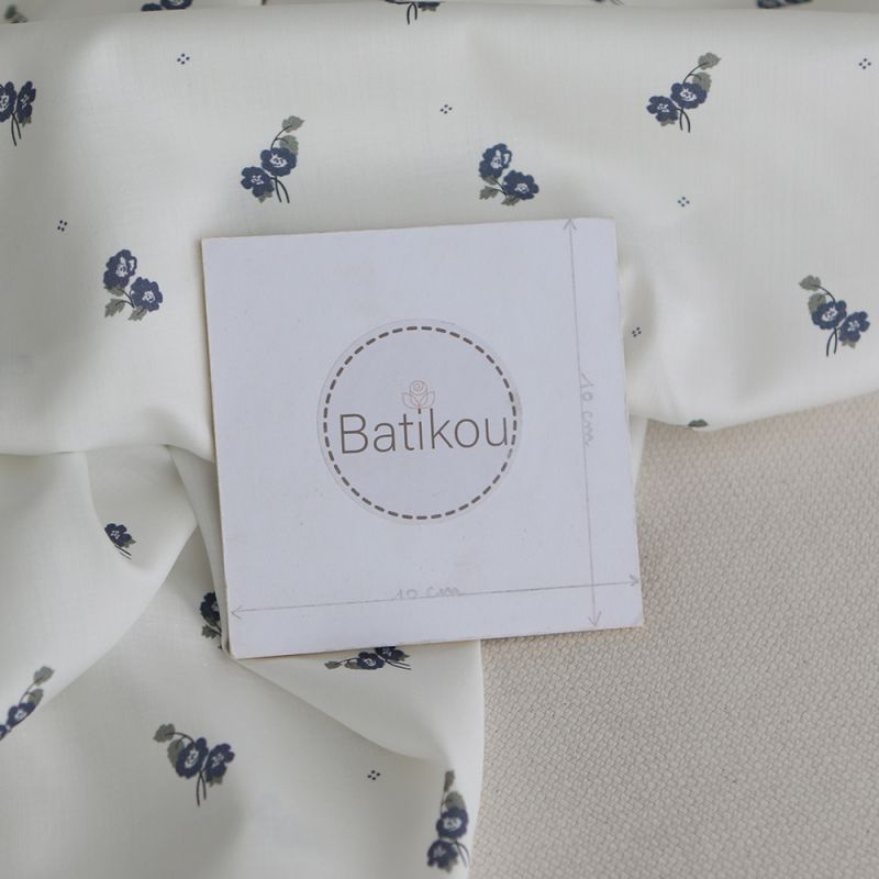 Hana - Batiste de coton douce à imprimé exclusif fleuri vert et bleu