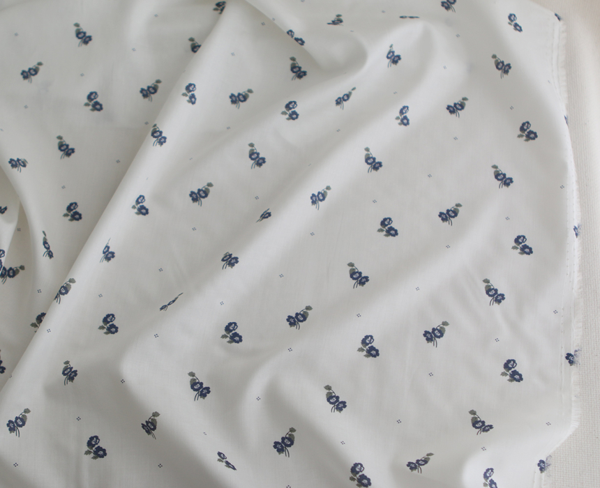 Hana - Batiste de coton douce à imprimé exclusif fleuri vert et bleu