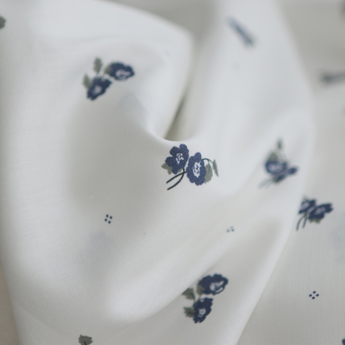 Hana - Batiste de coton douce à imprimé exclusif fleuri vert et bleu