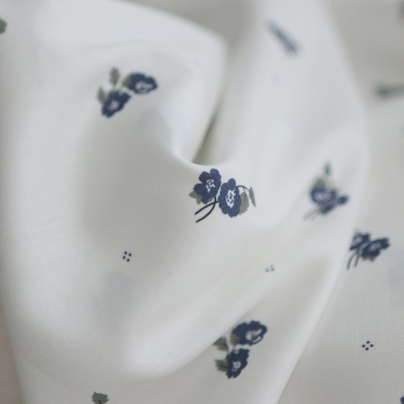 Hana - Batiste de coton douce à imprimé exclusif fleuri vert et bleu