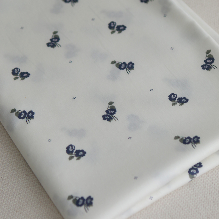 Hana - Batiste de coton douce à imprimé exclusif fleuri vert et bleu