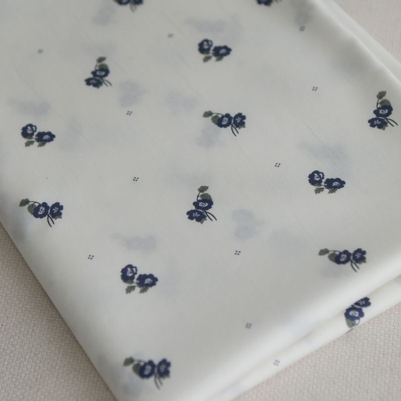 Hana - Batiste de coton douce à imprimé exclusif fleuri vert et bleu