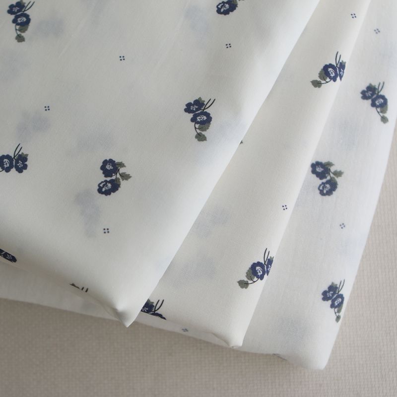 Hana - Batiste de coton douce à imprimé exclusif fleuri vert et bleu