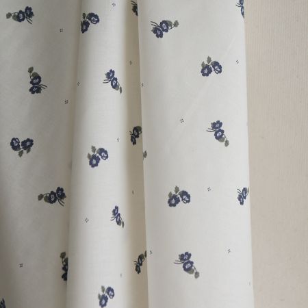 Hana - Popeline douce coton BIO organique fond blanc imprimé exclusif vert et bleu Hana - Popeline douce coton BIO organique fond blanc imprimé exclusif vert et bleu