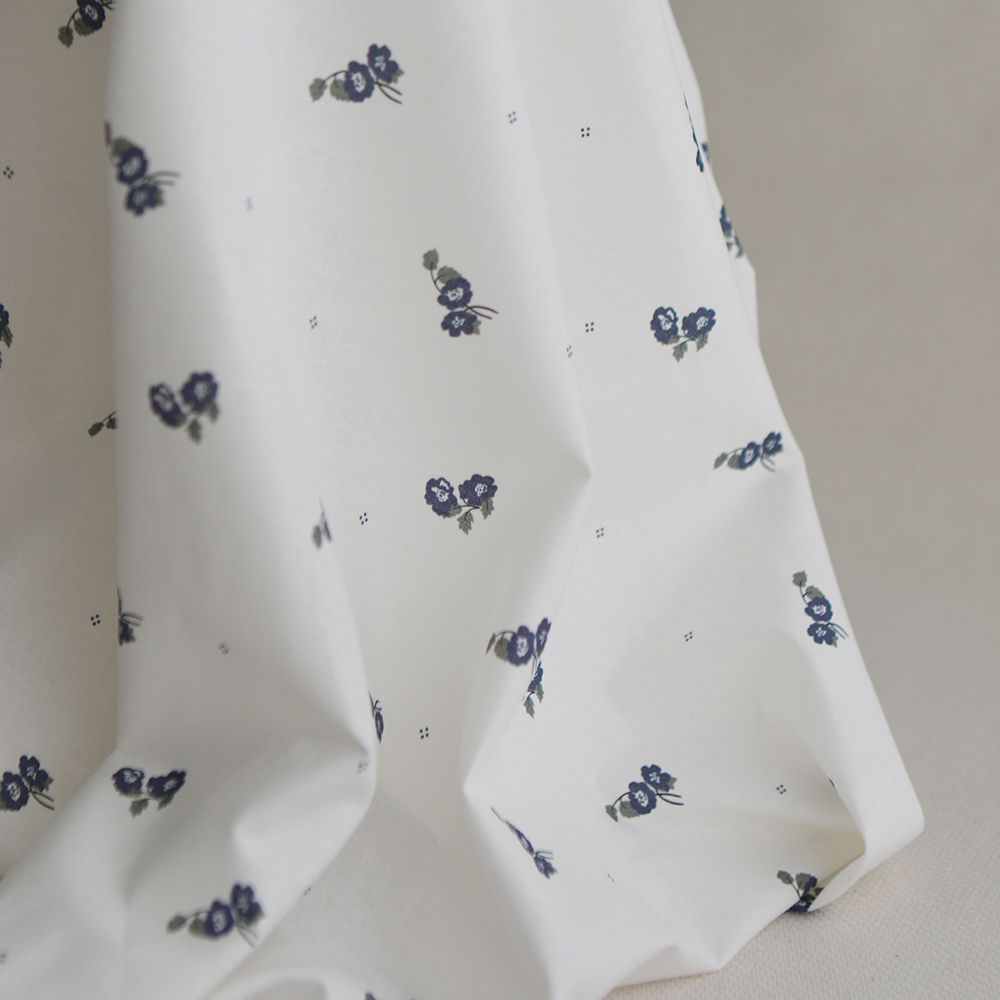 Hana - Popeline douce coton BIO organique fond blanc imprimé exclusif vert et bleu