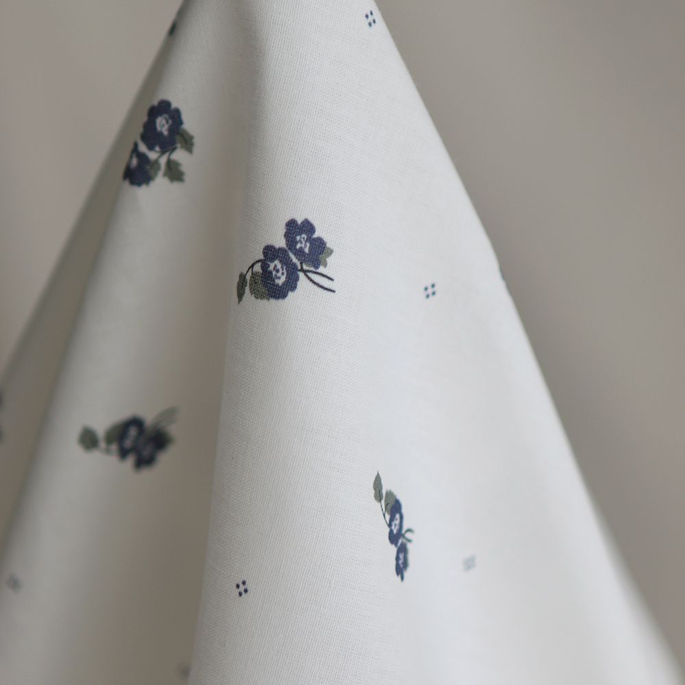 Hana - Popeline douce coton BIO organique fond blanc imprimé exclusif vert et bleu