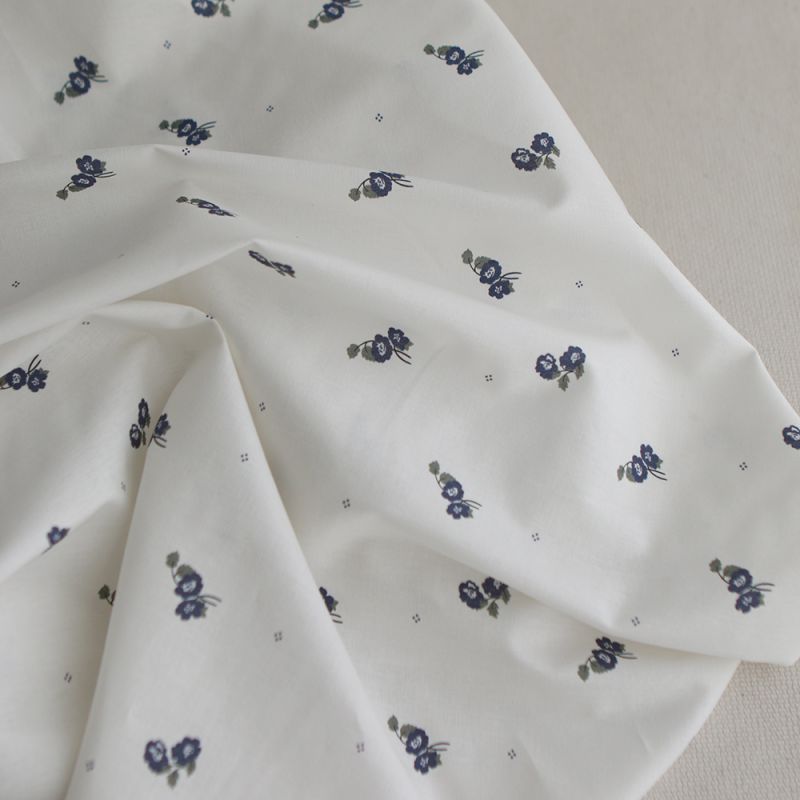 Hana - Popeline douce coton BIO organique fond blanc imprimé exclusif vert et bleu