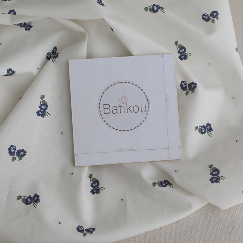 Hana - Popeline douce coton BIO organique fond blanc imprimé exclusif vert et bleu