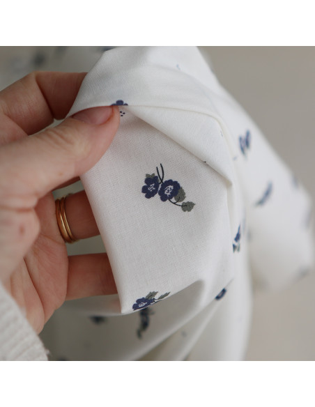 Hana - Popeline douce coton BIO organique fond blanc imprimé exclusif vert et bleu