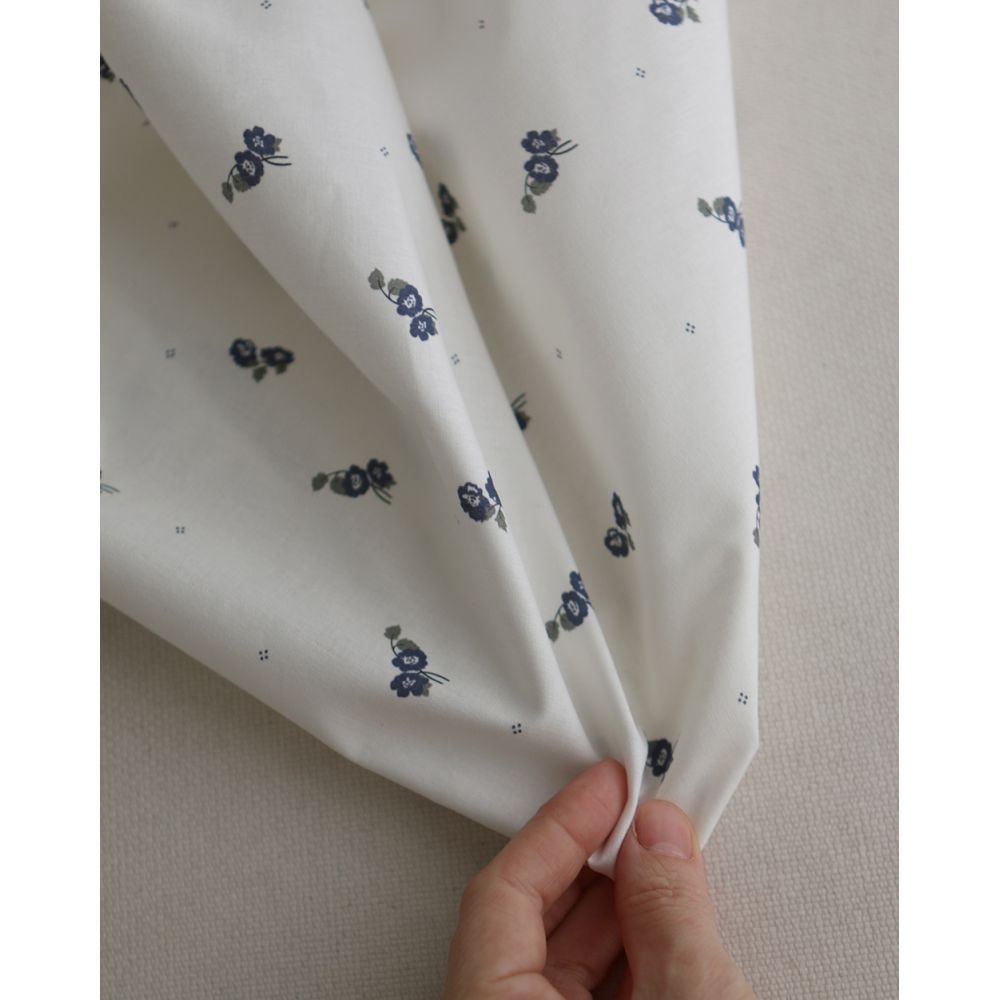 Hana - Popeline douce coton BIO organique fond blanc imprimé exclusif vert et bleu