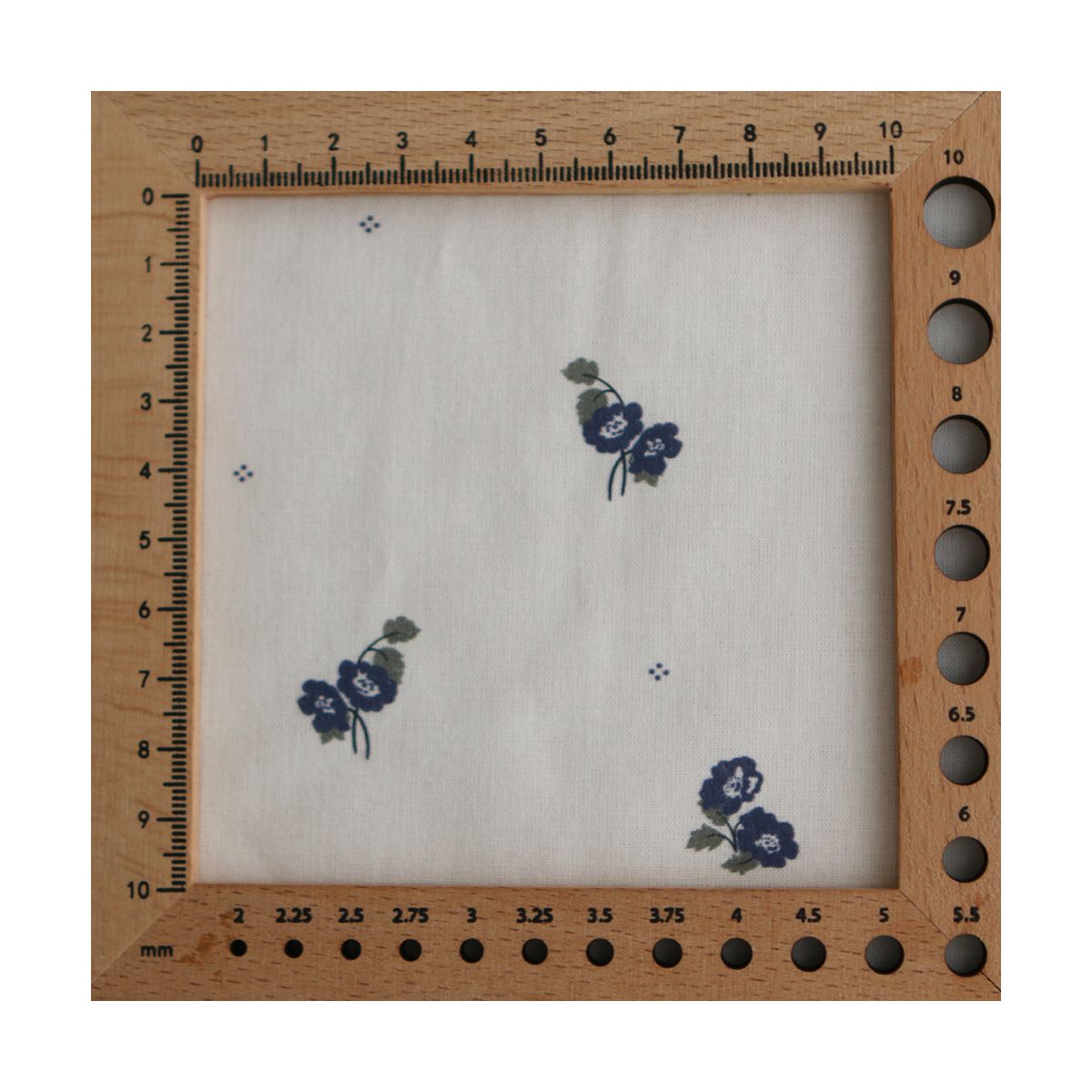 Hana - Popeline douce coton BIO organique fond blanc imprimé exclusif vert et bleu Hana - Popeline douce coton BIO organique fond blanc imprimé exclusif vert et bleu