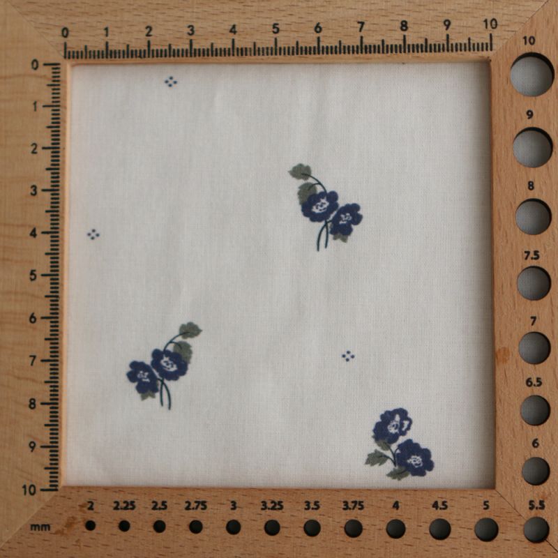 Hana - Popeline douce coton BIO organique fond blanc imprimé exclusif vert et bleu