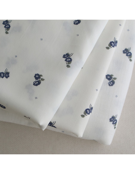 Hana - Popeline douce coton BIO organique fond blanc imprimé exclusif vert et bleu