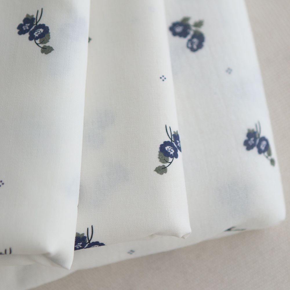 Hana - Popeline douce coton BIO organique fond blanc imprimé exclusif vert et bleu