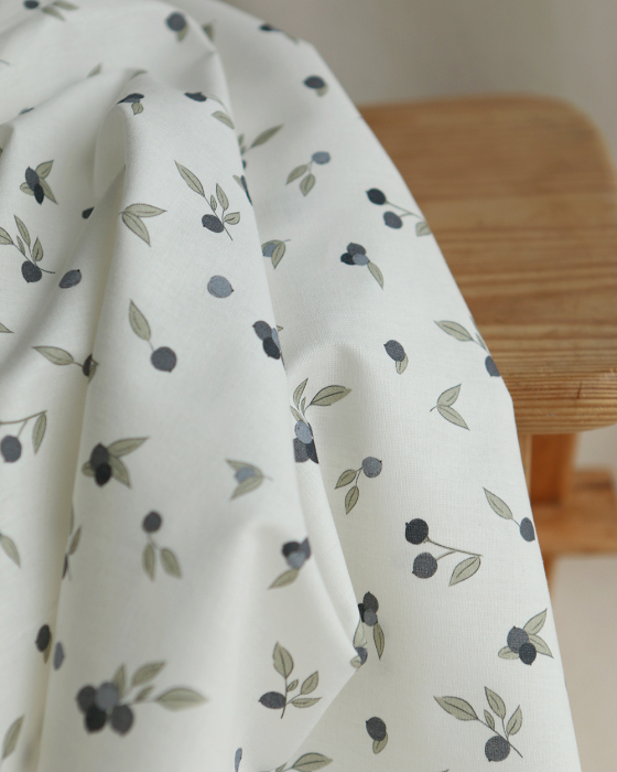 Hind - Popeline douce coton BIO organique fond blanc imprimé exclusif vert et bleu