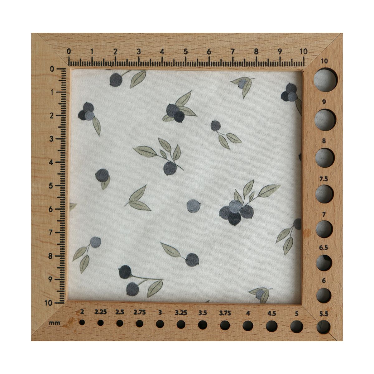 Hind - Popeline douce coton BIO organique fond blanc imprimé exclusif vert et bleu Hind - Popeline douce coton BIO organique fond blanc imprimé exclusif vert et bleu