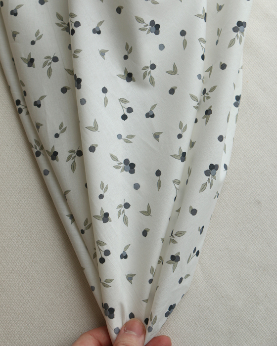 Hind - Popeline douce coton BIO organique fond blanc imprimé exclusif vert et bleu