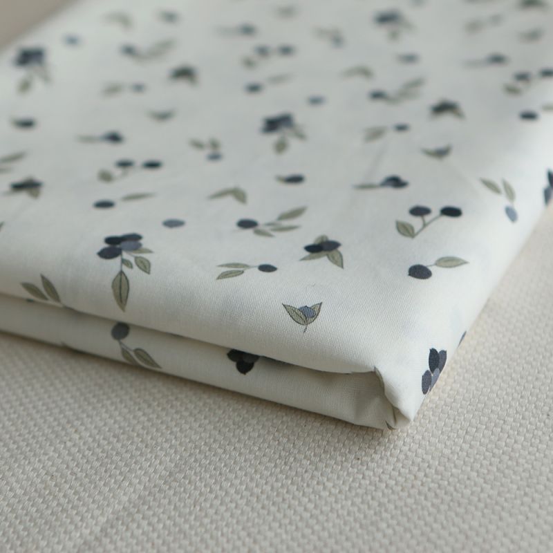 Hind - Popeline douce coton BIO organique fond blanc imprimé exclusif vert et bleu