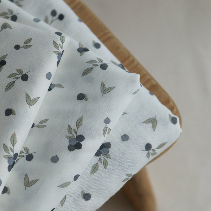 Hind - Popeline douce coton BIO organique fond blanc imprimé exclusif vert et bleu