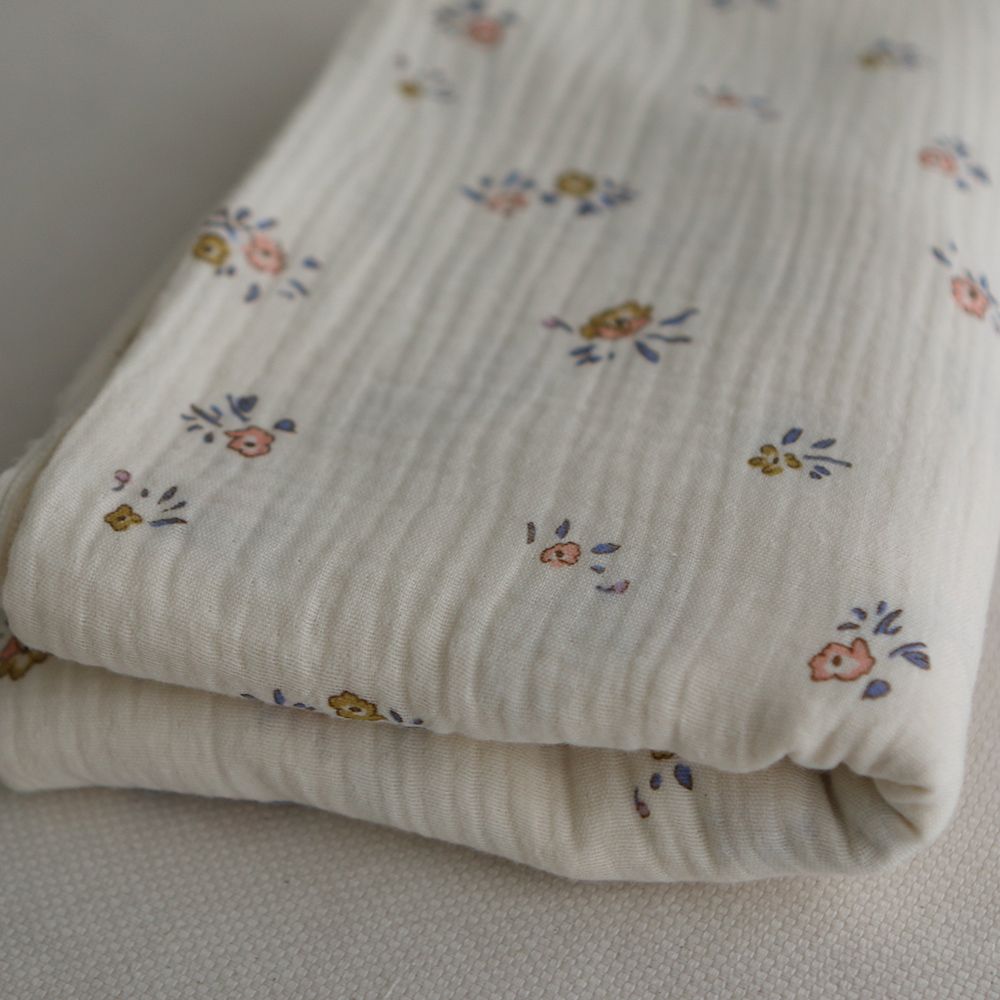 Neha - Double gaze de coton fond écru motif fleuri bleu