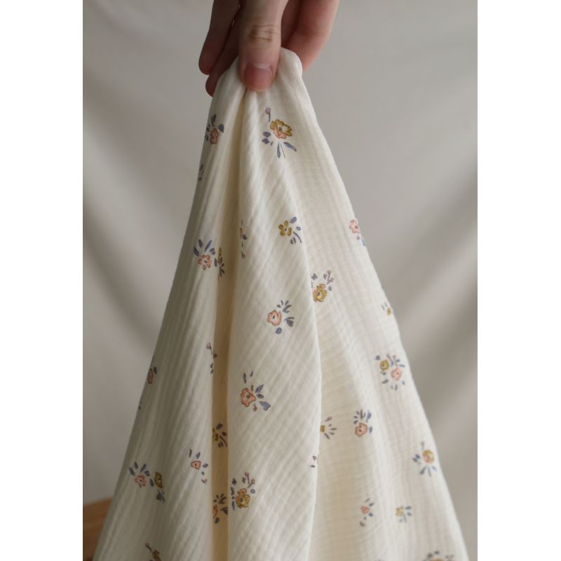 Neha - Double gaze de coton fond écru motif fleuri bleu