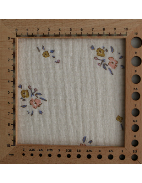 Neha - Double gaze de coton fond écru motif fleuri bleu