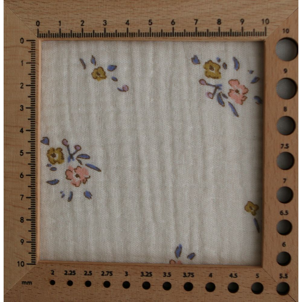 Neha - Double gaze de coton fond écru motif fleuri bleu