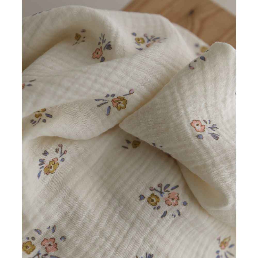 Neha - Double gaze de coton fond écru motif fleuri bleu