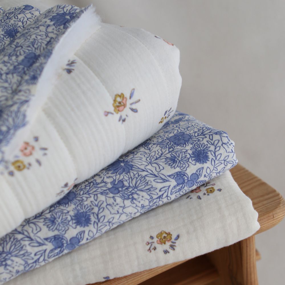 Zomea / Neha - Matelassé double gaze de coton fond écru motif bleu